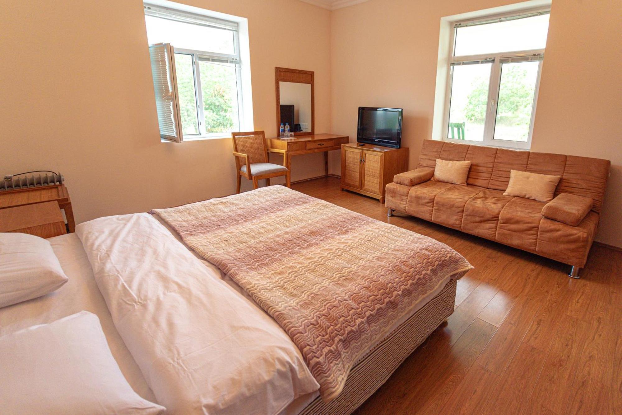 Chabiant Guesthouse Chateau Monolit Ikinci Yeniyol Exterior foto
