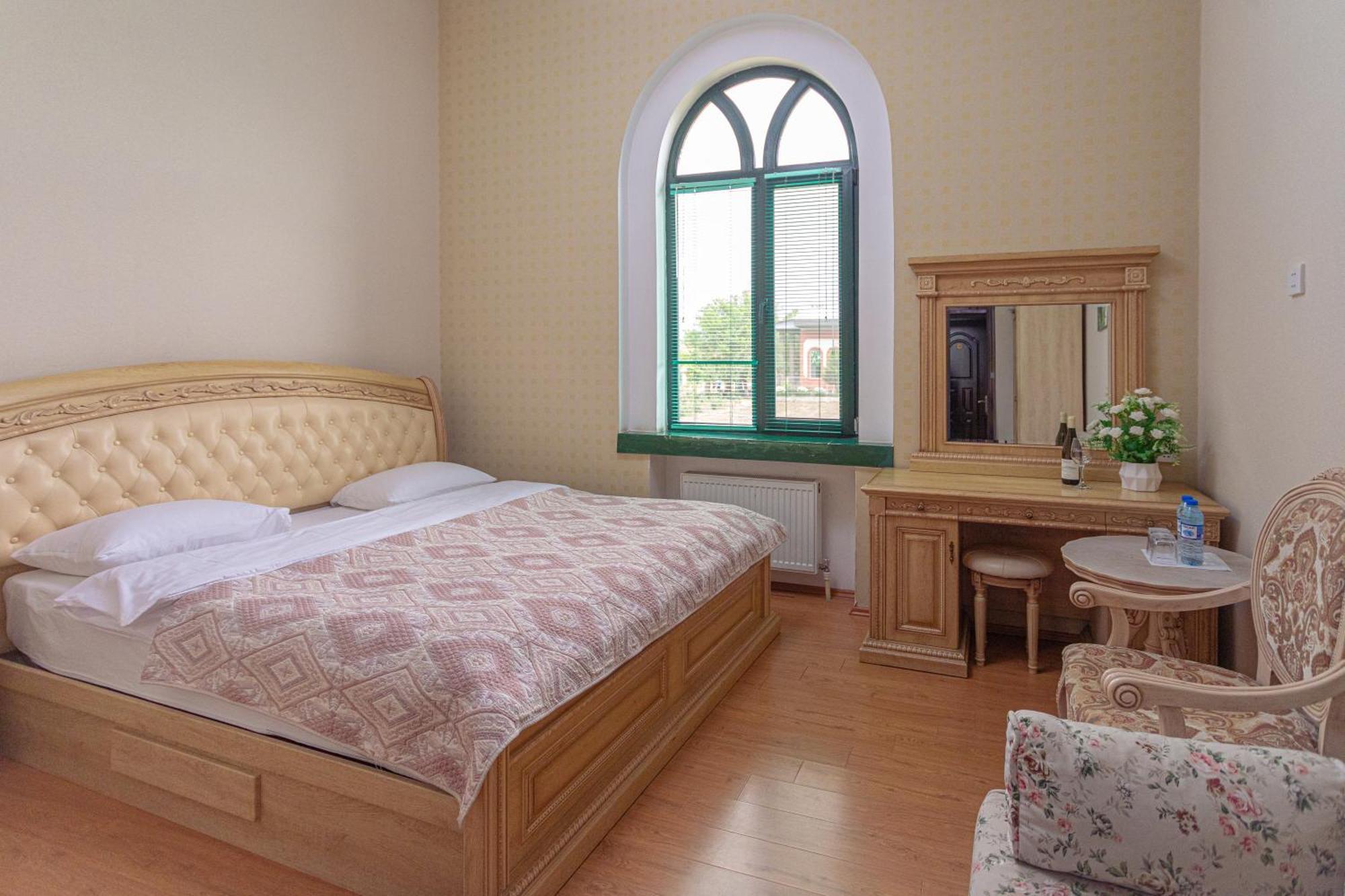 Chabiant Guesthouse Chateau Monolit Ikinci Yeniyol Exterior foto